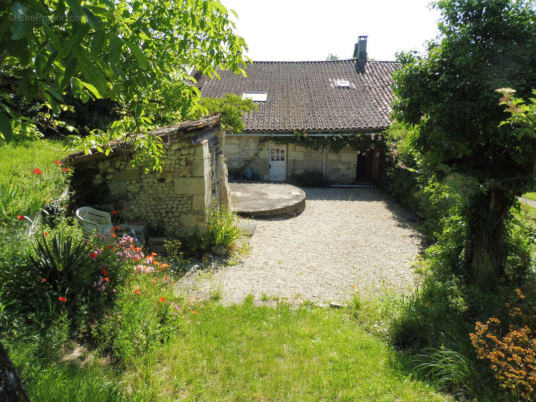 Maison à BONNES