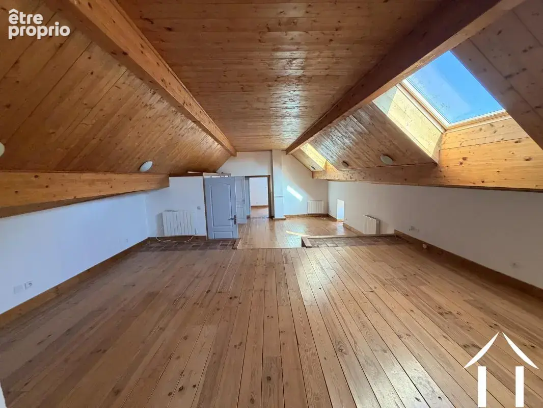 Belle ferme rénovée spacieuse avec grange et dépendance avec terrasse couverte. Entourée d'un paysage magnifique avec 9500 m2 de - photo 4