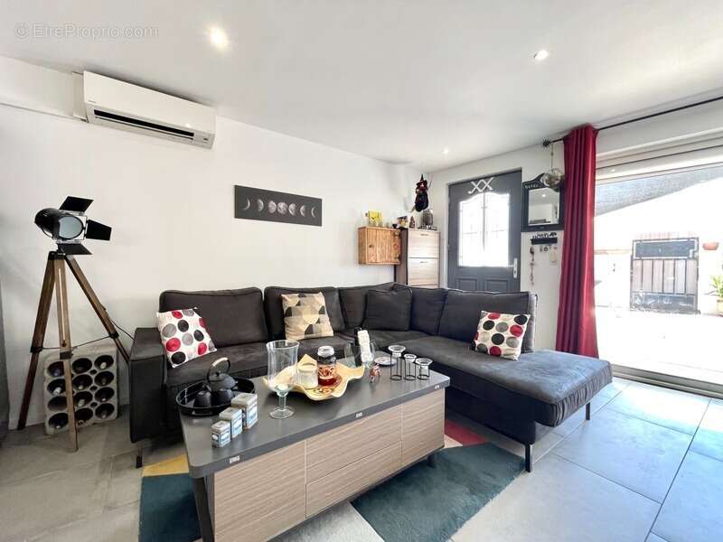 Maison à SAINT-LAURENT-D'AIGOUZE