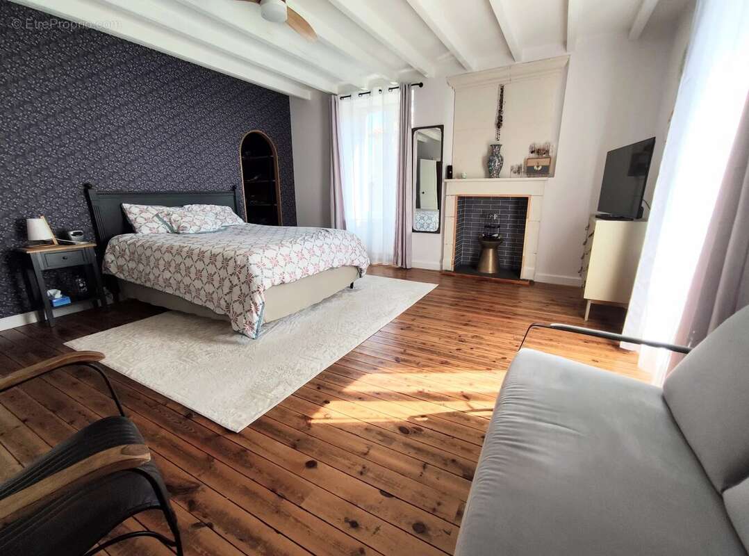 Maison de village offrant 5 chambres avec cour - photo 6