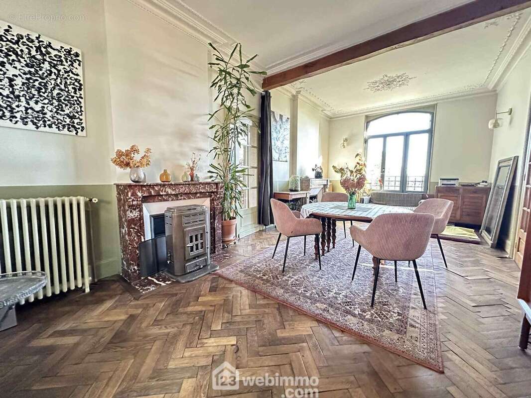 Vous serez séduits par l&#039;espace salle à manger - Maison à LAON