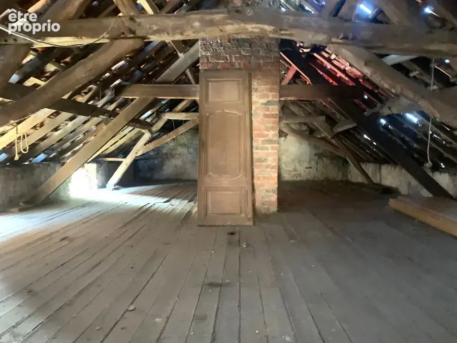 Centre du village, beau potentiel pour cette longère divisée en trois lots !! - photo 17