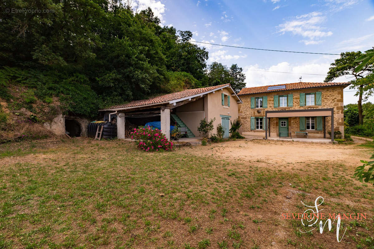 Maison 113 m² à Saint-Bardoux  - photo 2