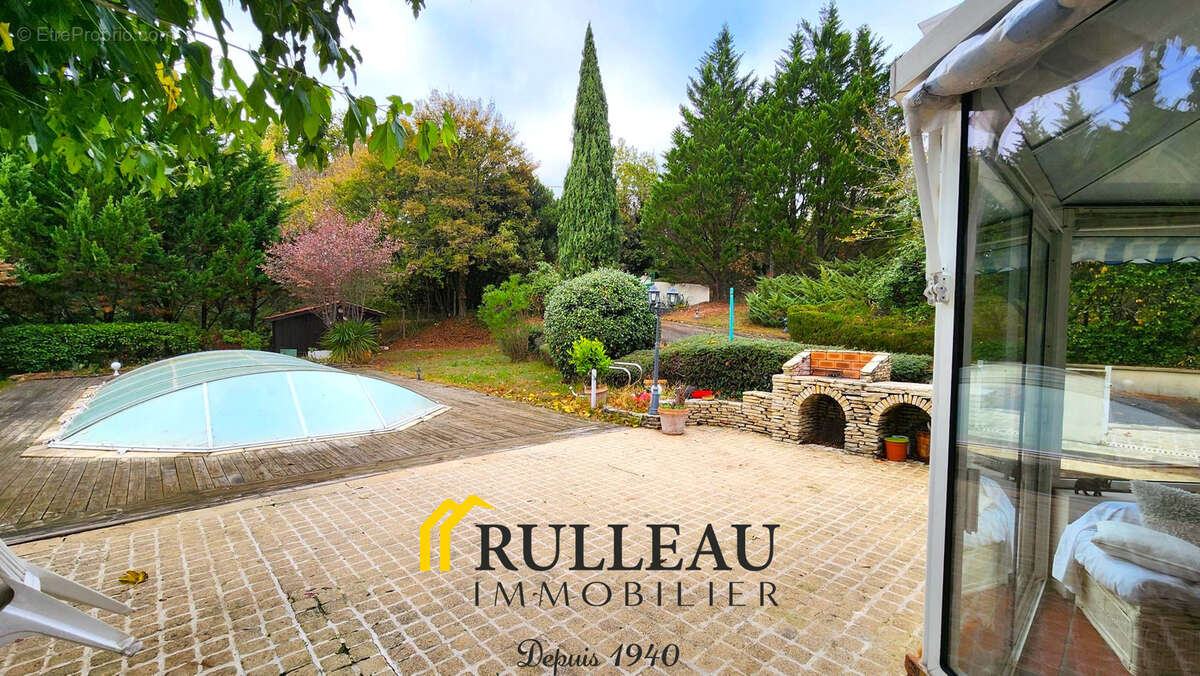 Maison à SAINT-ROMAIN-LA-VIRVEE