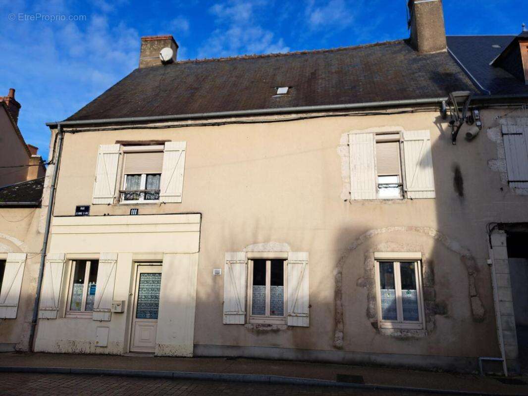 Maison à MEHUN-SUR-YEVRE