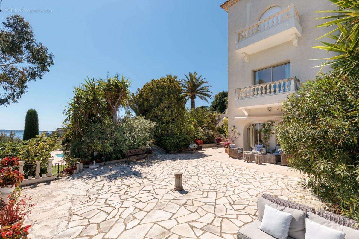 Appartement à VALLAURIS