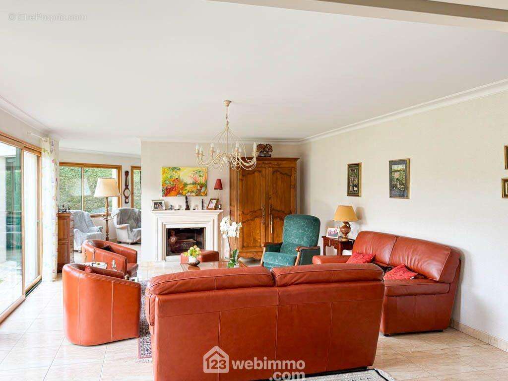 ...et une cheminée foyer fermé. - Maison à CHOLET