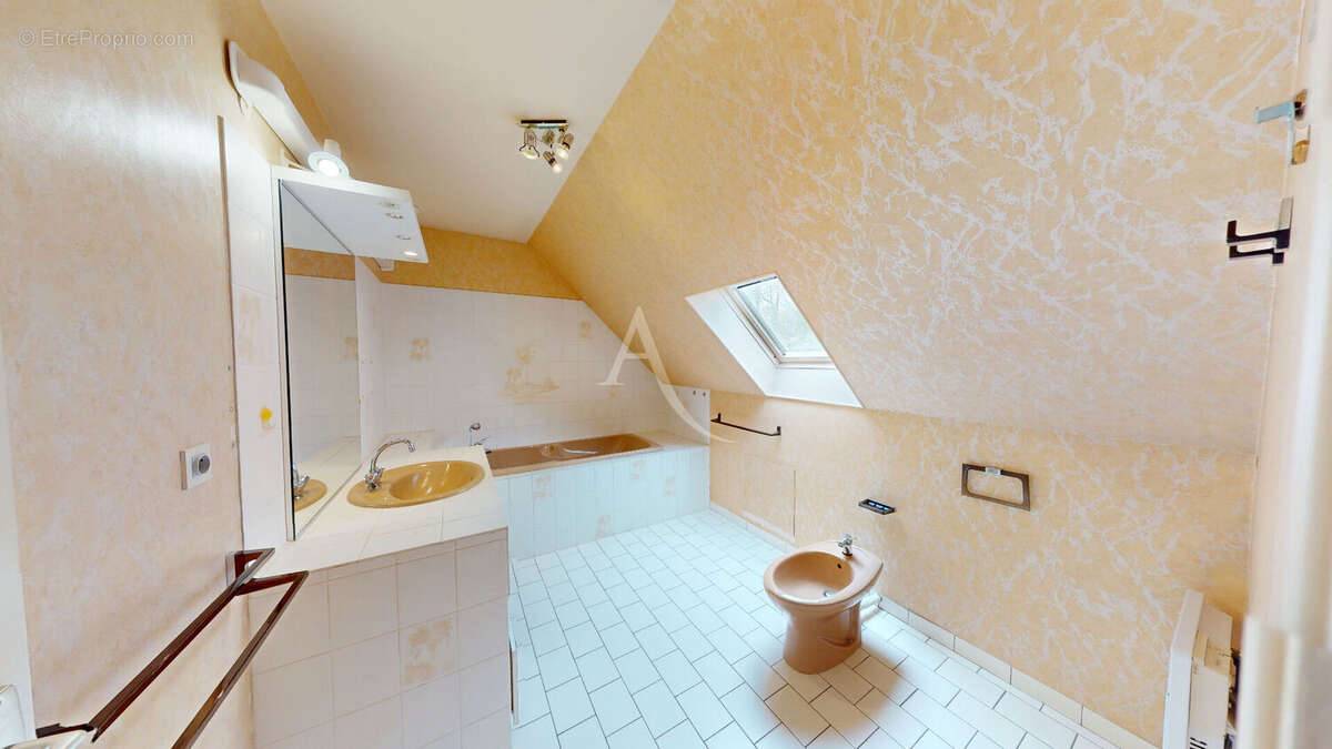 Maison à SAINT-JEAN-DE-BRAYE