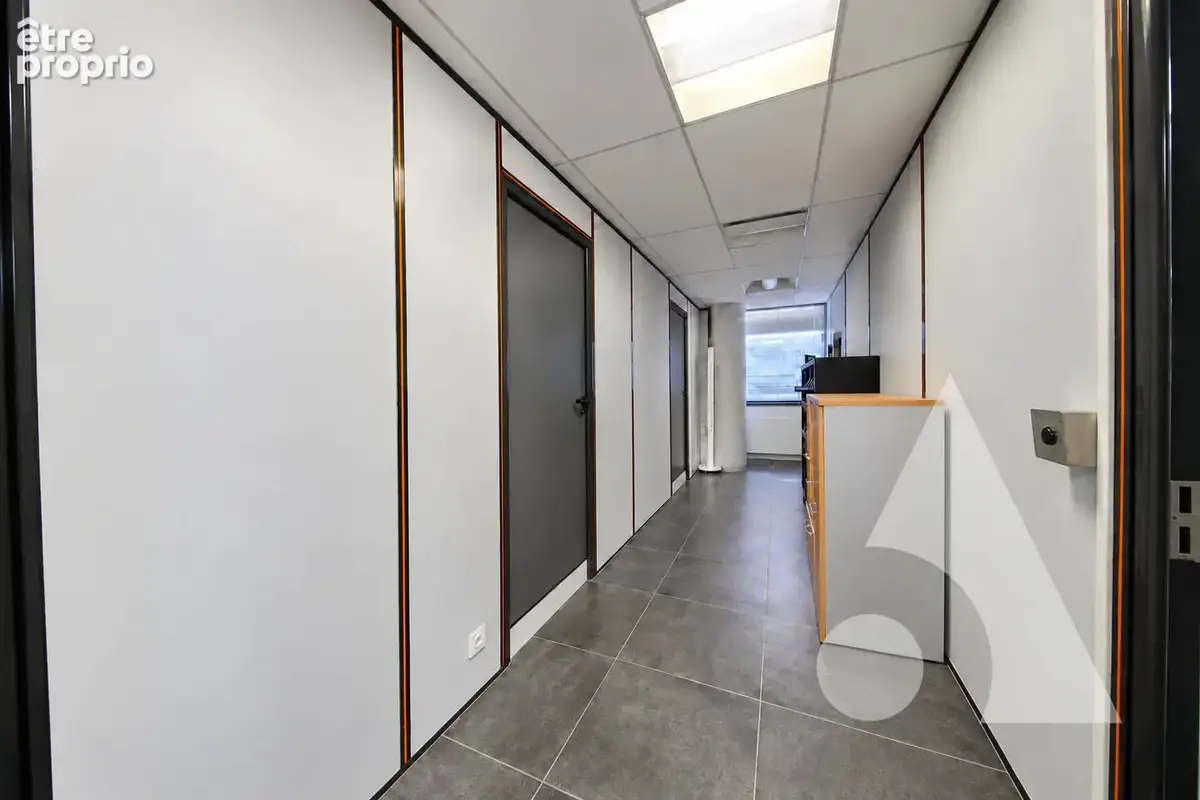 Plateau de bureaux de 193m2 - rez-de-chaussée avec parking. - photo 5