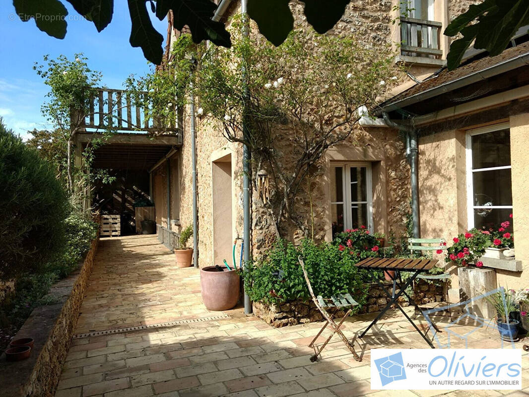 Maison à DAMPIERRE-EN-YVELINES