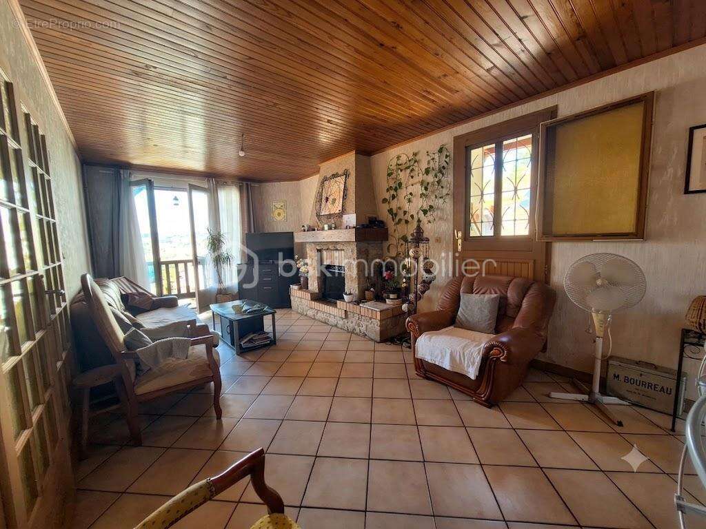 Rare à Montereau ! Maison de ville avec jardin, terrasse & 4 chambres : le coup de cœur garanti ! - photo 8