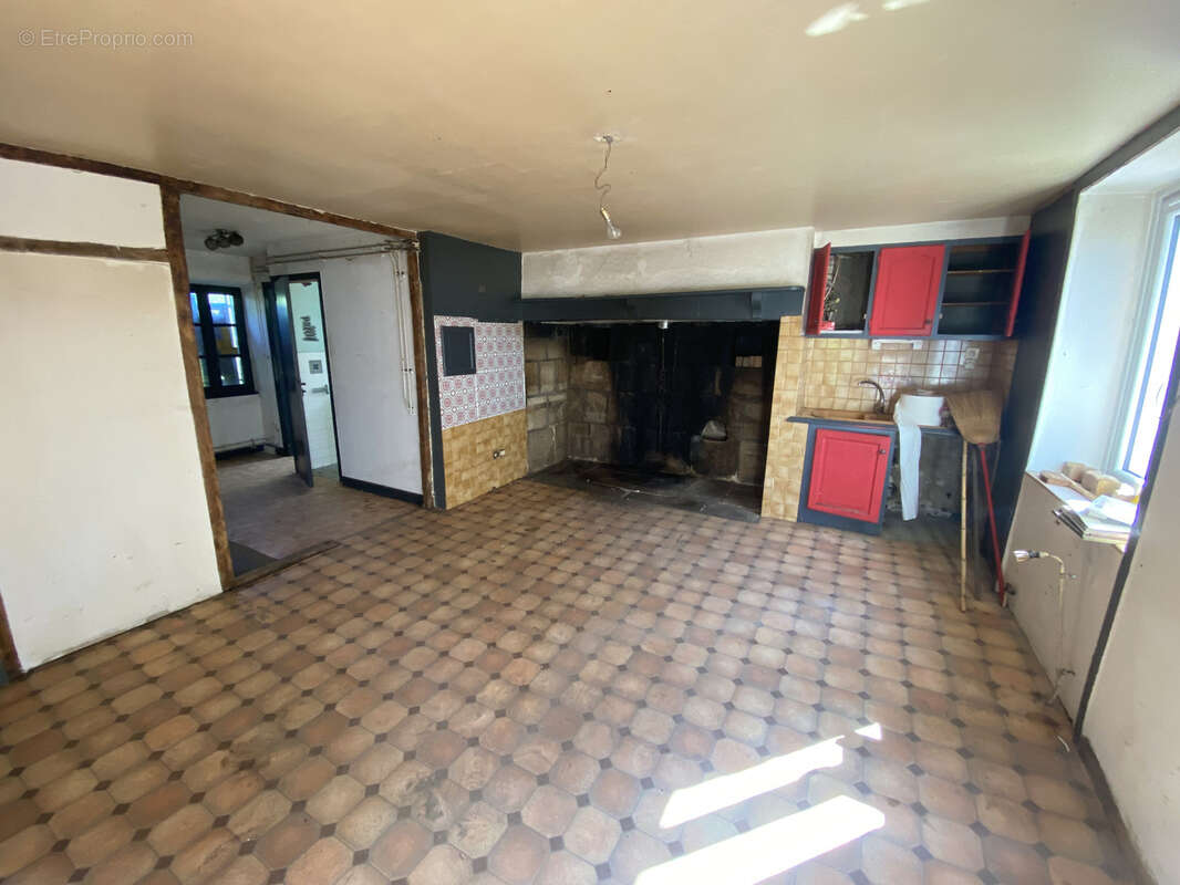 Maison à CHAMPAGNAC-LA-PRUNE