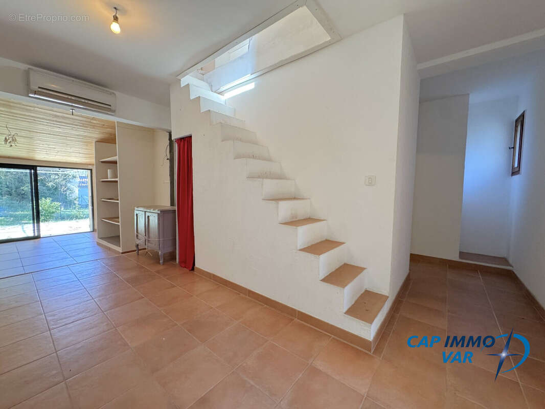 Maison 140 m² à Signes  - photo 7