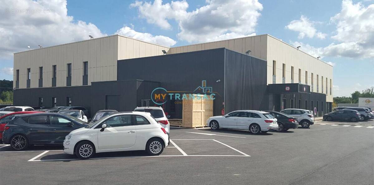 Commerce à VARENNES-JARCY