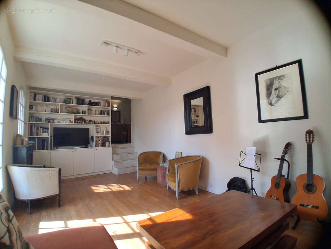 Maison à FONTVIEILLE