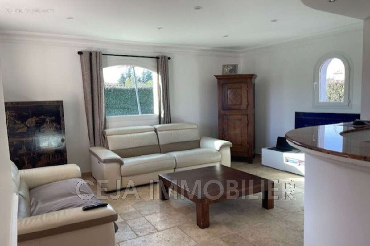 Maison à LE MUY
