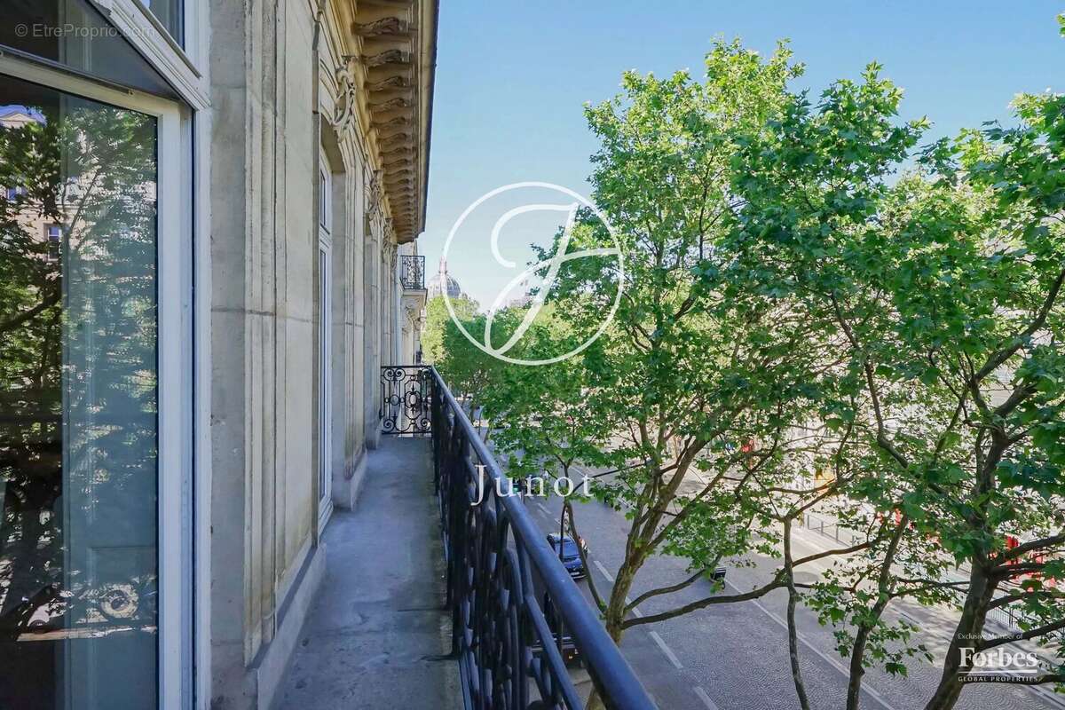 Appartement à PARIS-8E