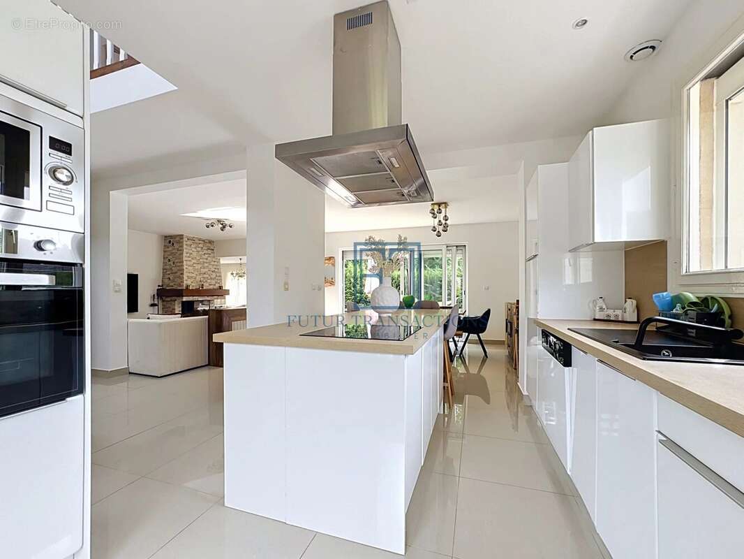 Maison spacieuse et moderne avec piscine à Élancourt Village - photo 6