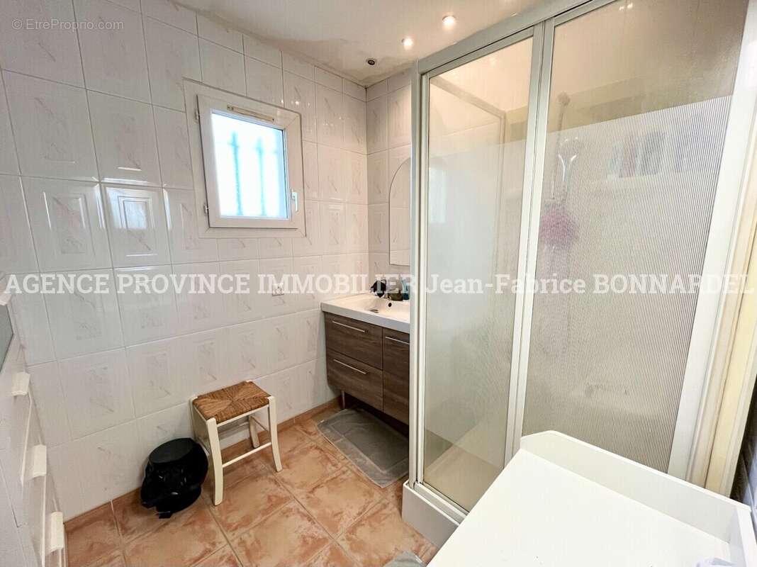 Maison à SAINTE-CECILE-LES-VIGNES