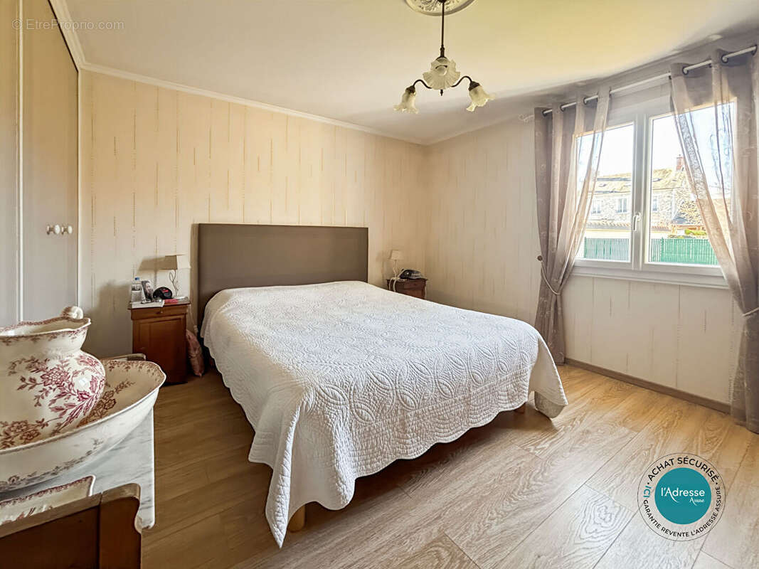 Maison à FONTENAY-LE-VICOMTE