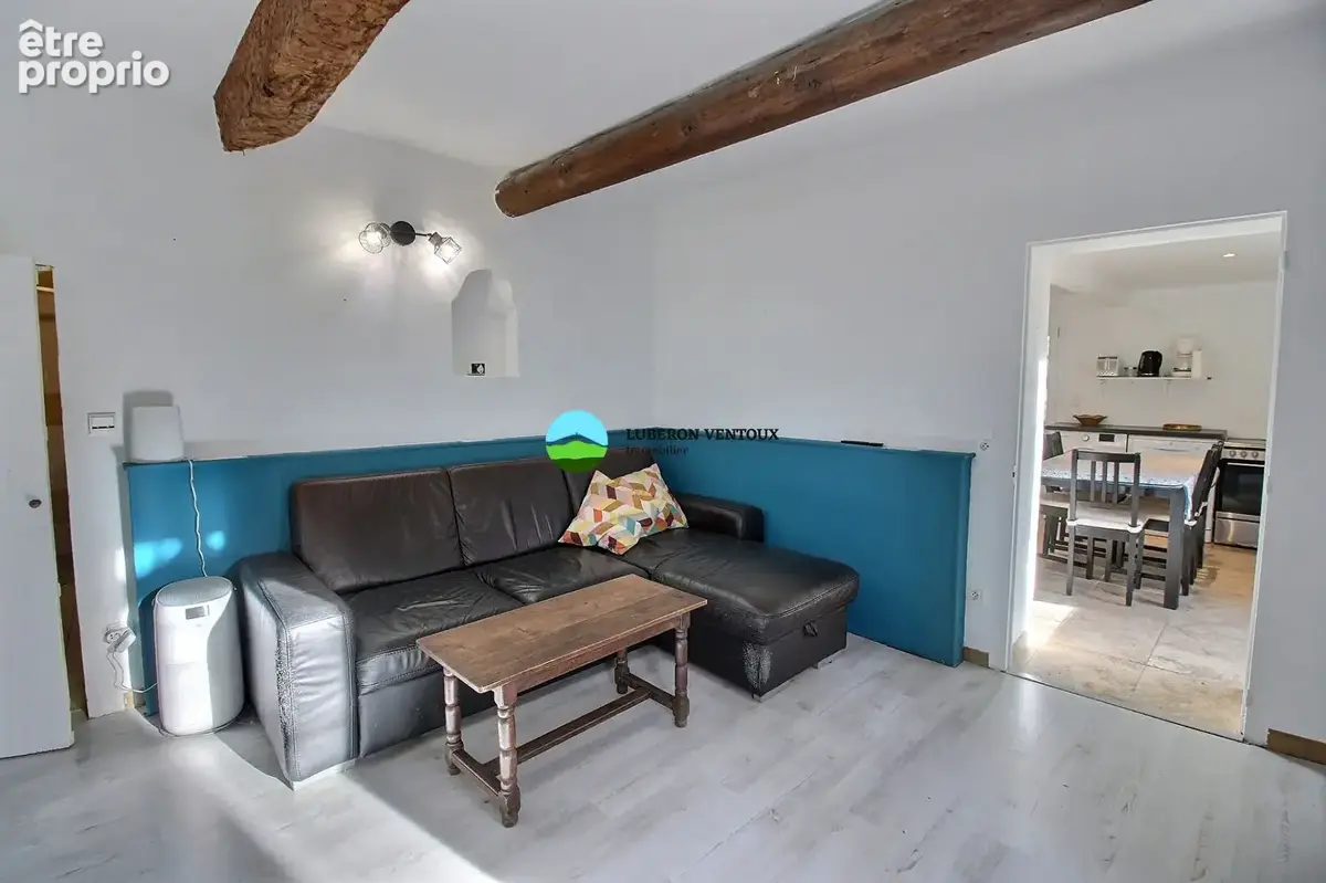 Mas composé de 2 habitations et un terrain constructible sur environ 2600m² - photo 10