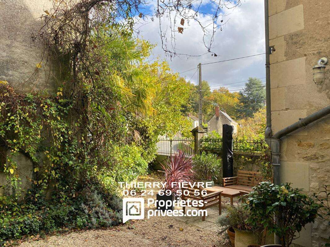 Maison à VILLAINES-LES-ROCHERS