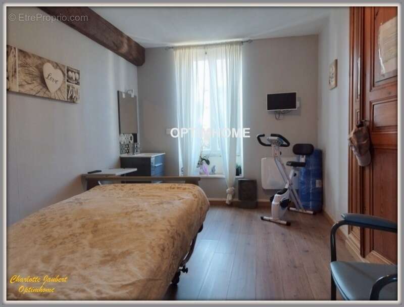 Maison à BARBEZIEUX-SAINT-HILAIRE