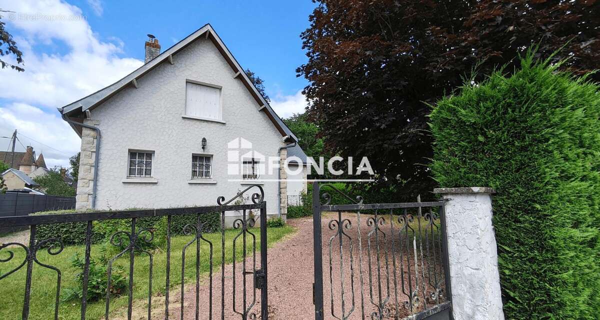 Maison à SAINT-PRYVE-SAINT-MESMIN