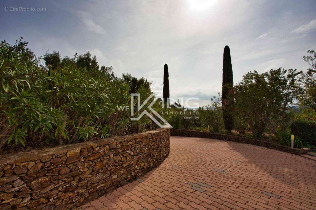 Maison à LES ISSAMBRES