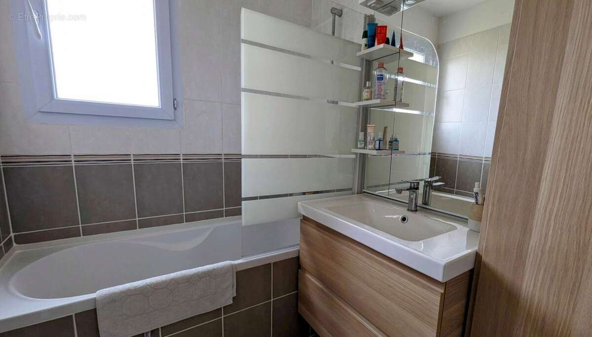CAVAILLON (84)  beau T3 de 61 m² avec terrasse couverte + stationnement privatif en petite résidence fermée - photo 11