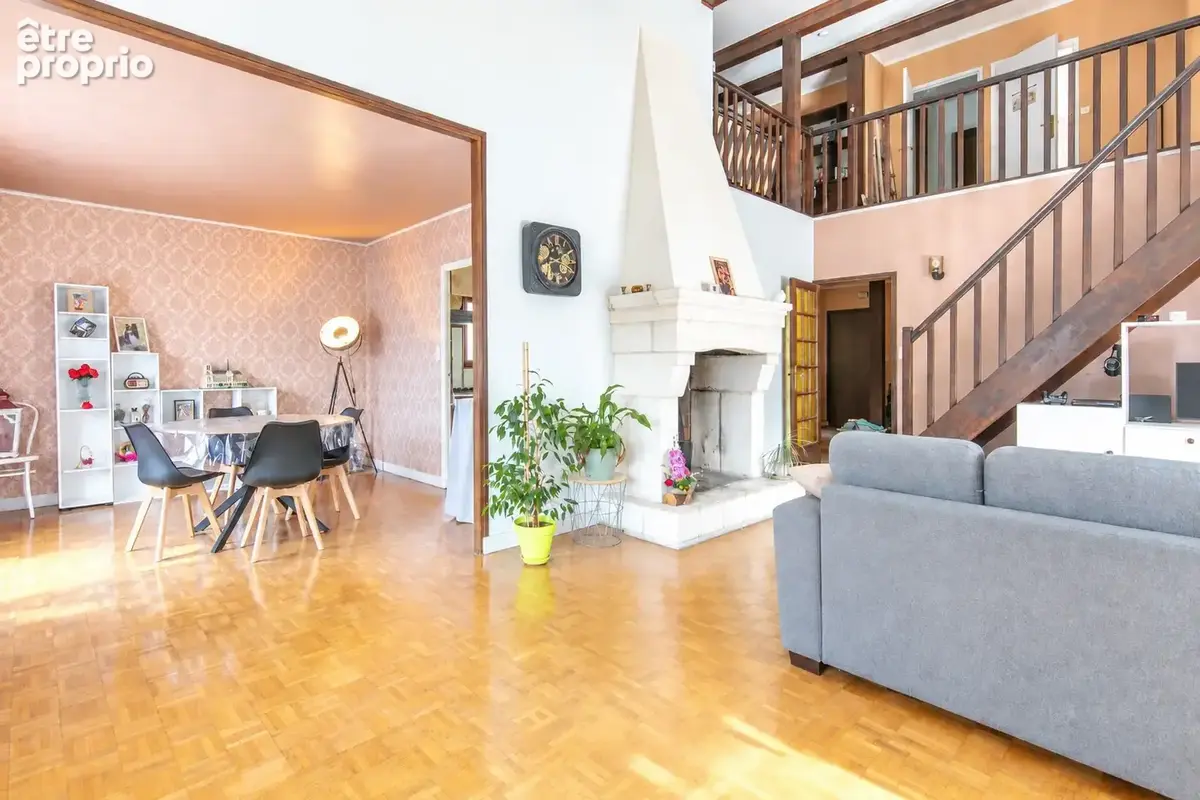 Rare a la vente - spacieux t5 avec balcons/terrasses, garage, cave & jardin commun -  la rochette ! - photo 3