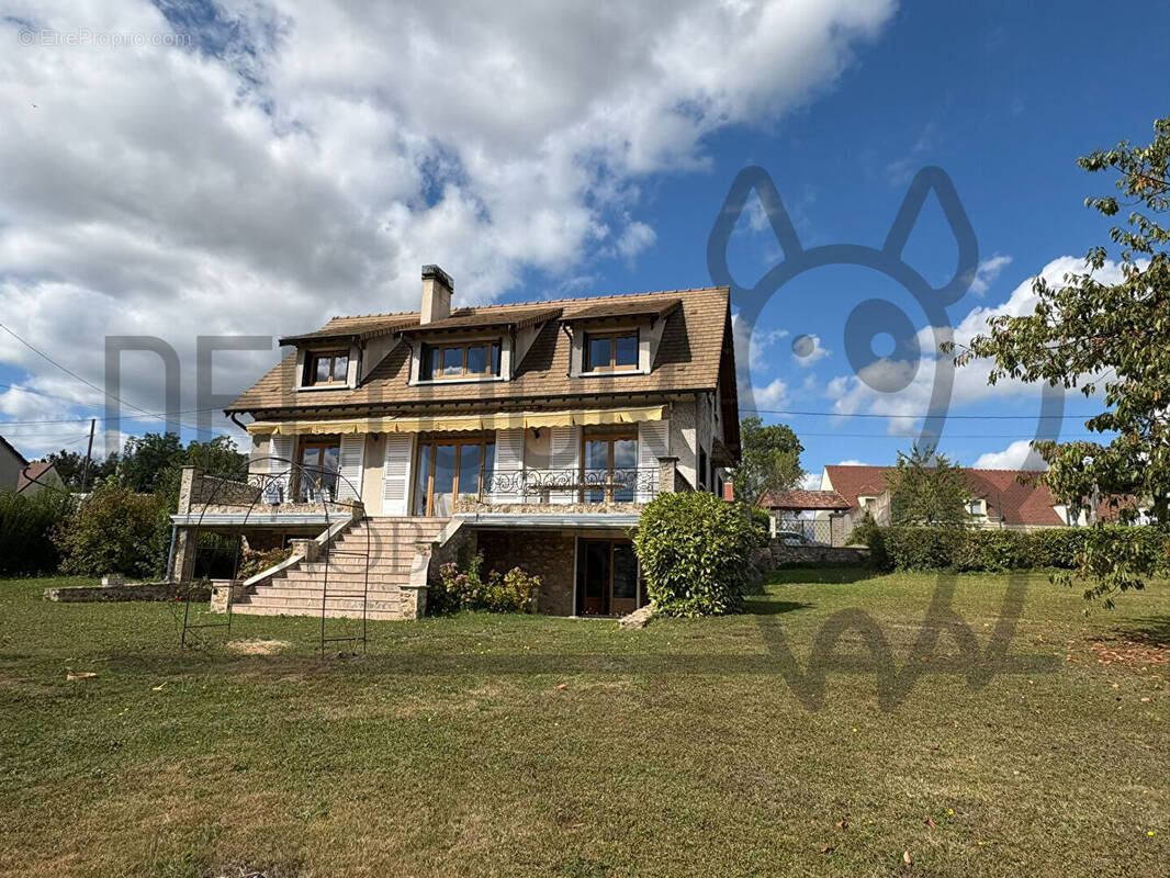 Maison à CRECY-LA-CHAPELLE