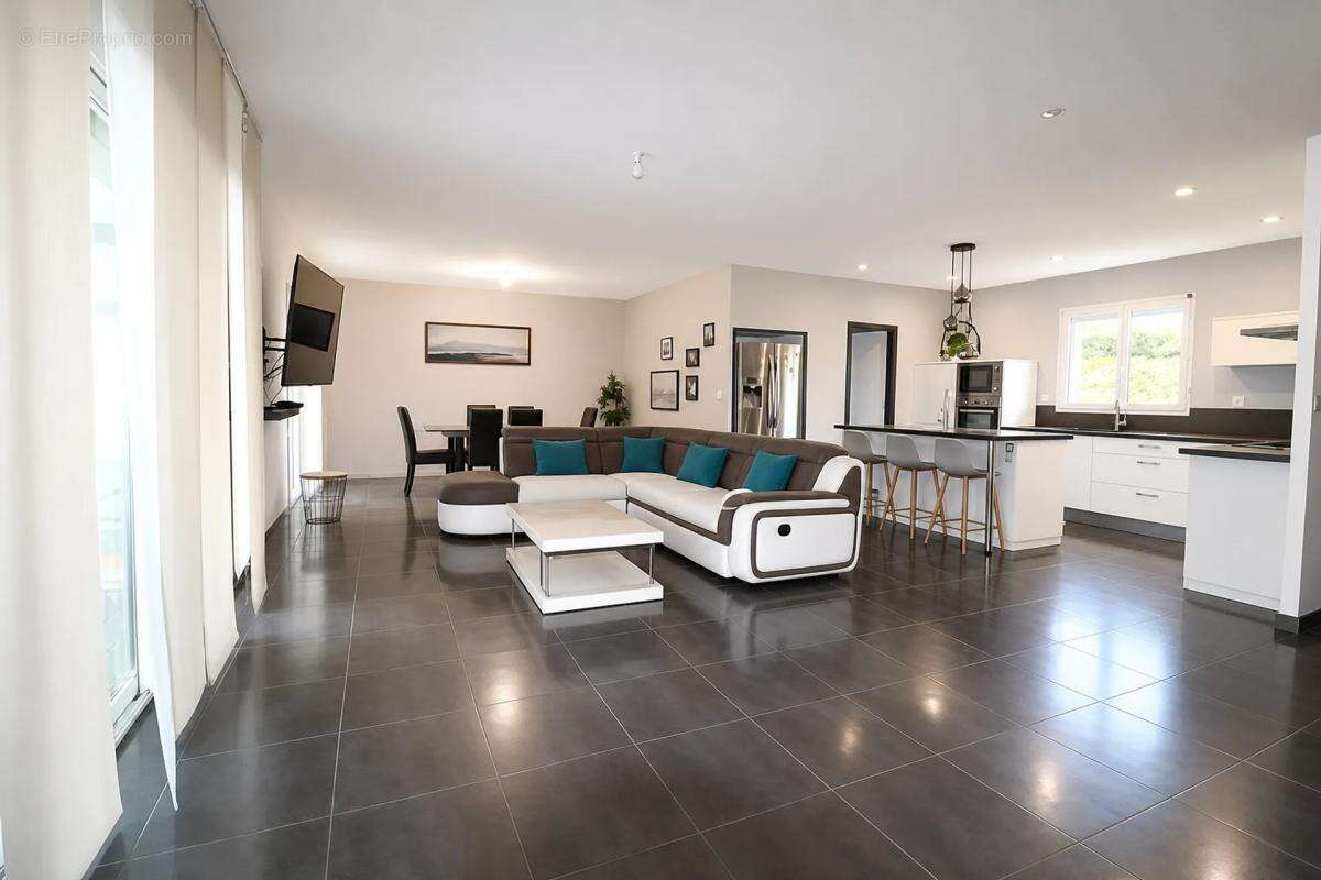Maison contemporaine 6 pièces avec piscine - photo 3