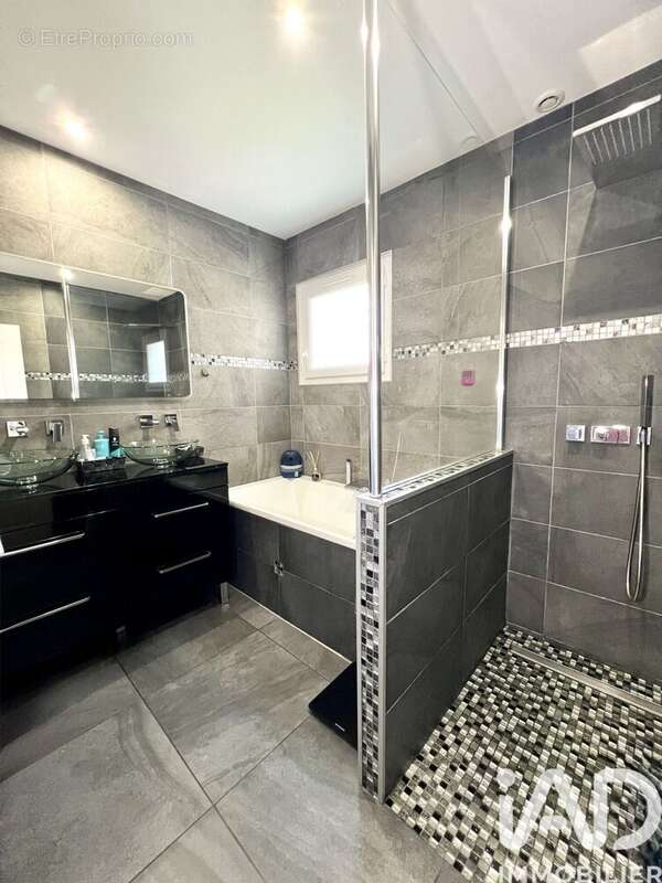 Maison 101 m² à Mios  - photo 9