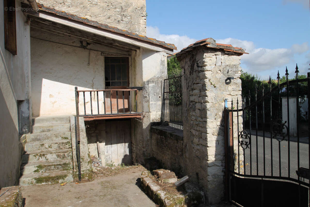Maison à MARCILLAC-LANVILLE