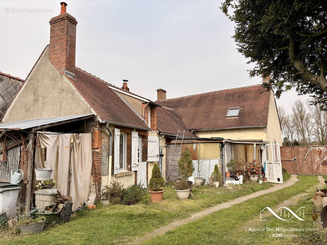 Maison à LES BORDES