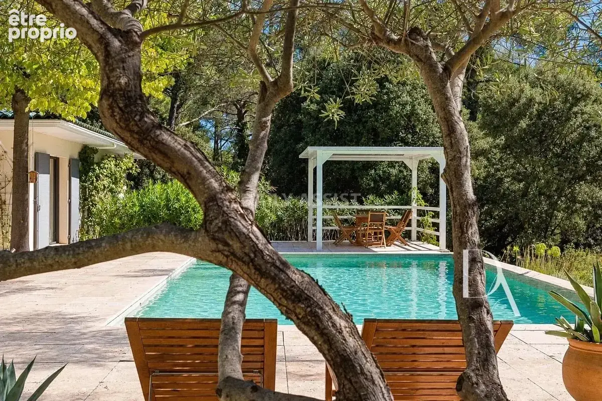 Villa contemporaine avec piscine à Saint-Marc-Jaumegarde – 214 m² au cœur d’un parc de 4 000 m² - photo 4