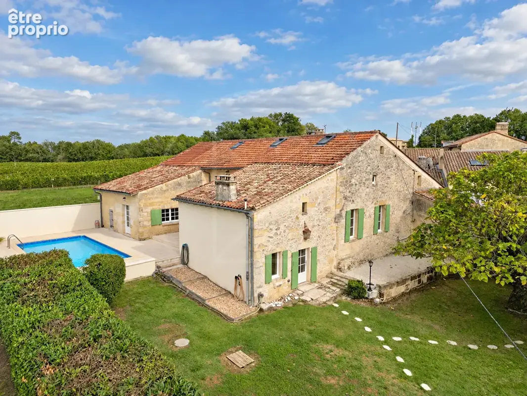 Photo Maison à Lussac au prix de 360 000€