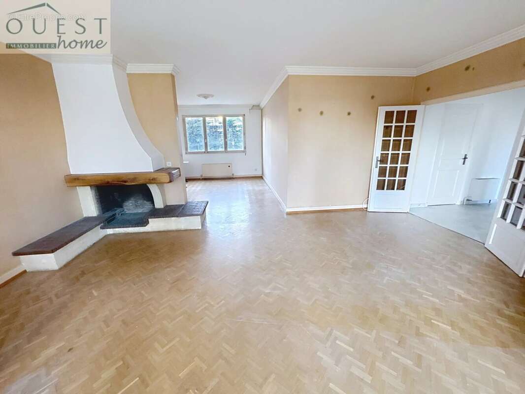 Appartement à CHARBONNIERES-LES-BAINS