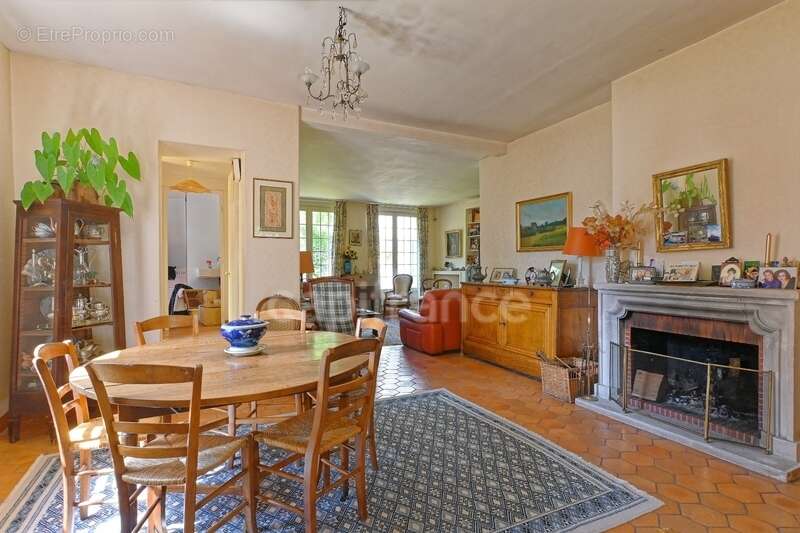 MAISONS LAFFITTE Château - Maison de 230m2, 5 chambres - photo 3