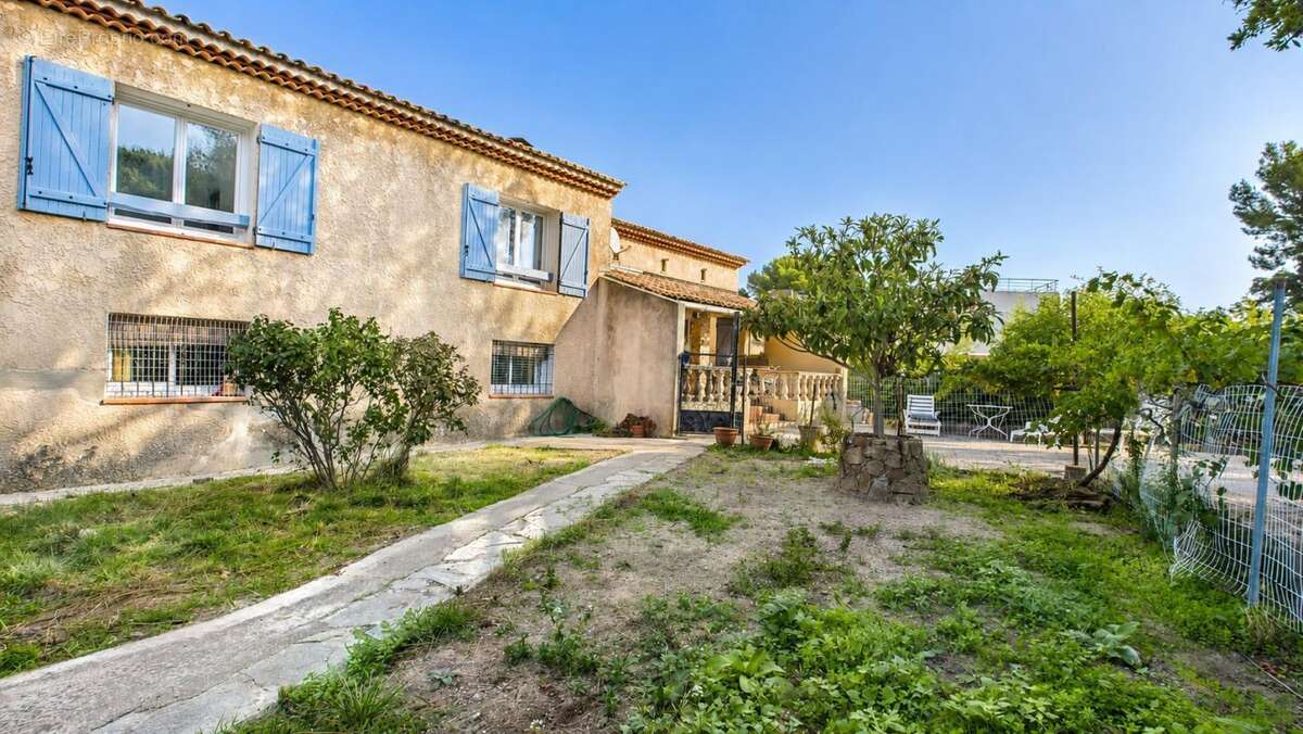 Maison à CARQUEIRANNE