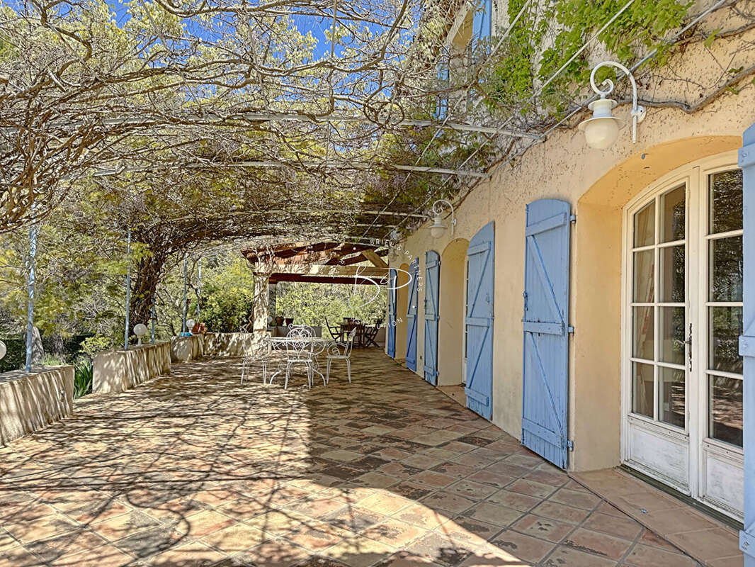 TOURTOUR A VENDRE belle propriété 5 chambres 3700 m2 de terrain - photo 4