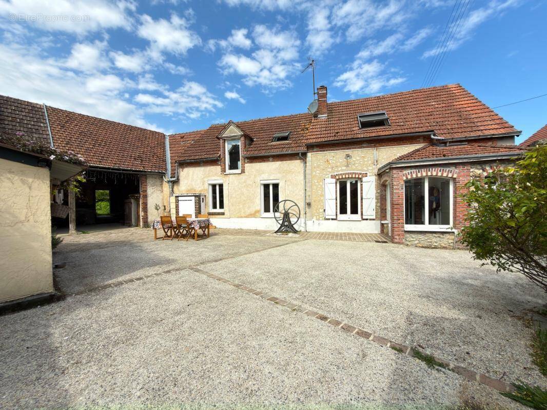 Maison à BEVILLE-LE-COMTE