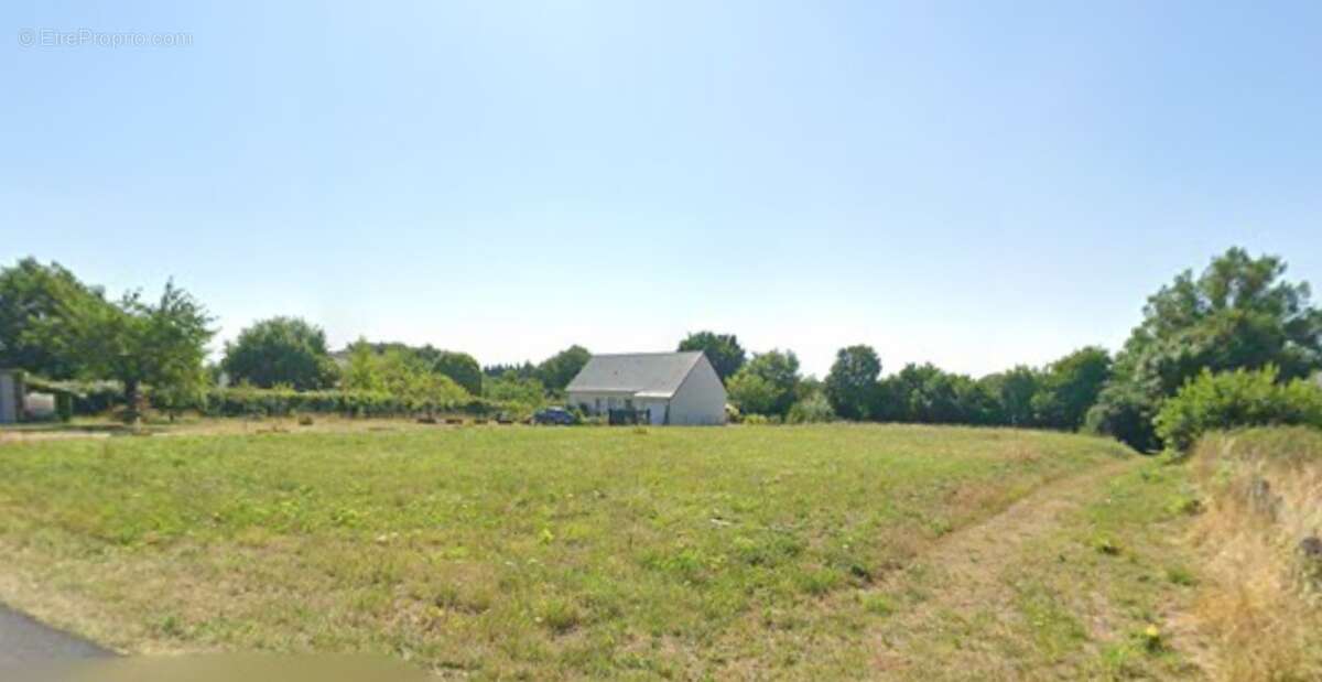 Terrain à MONTHODON