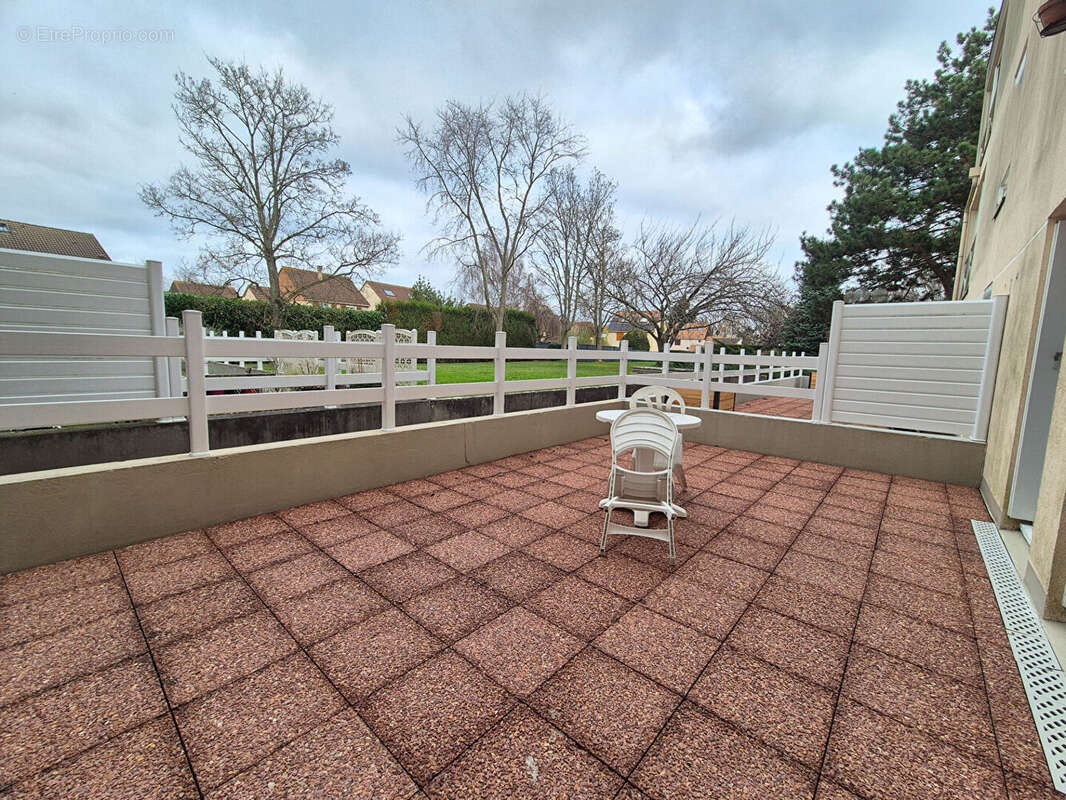 Appartement à MONTIGNY-LE-BRETONNEUX