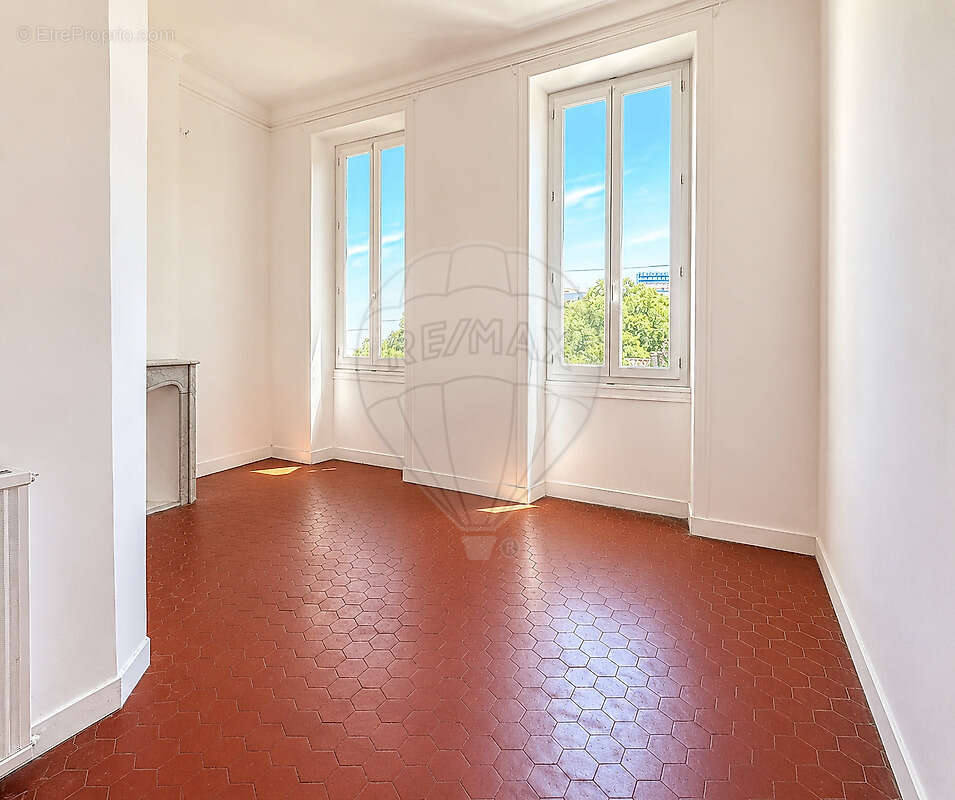 Appartement à MARSEILLE-4E
