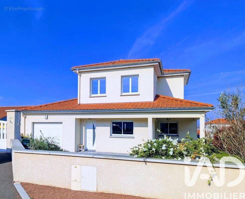 Photo 1 - Maison à COMMELLE-VERNAY