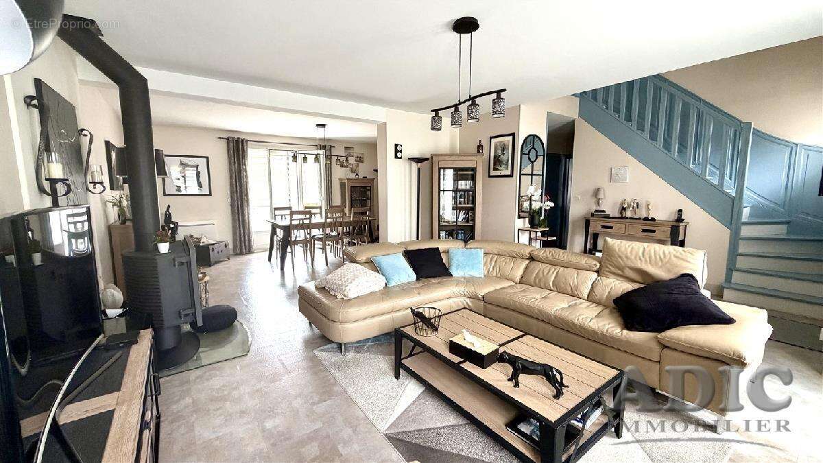 Maison 129 m² à Saint-Mard  - photo 6