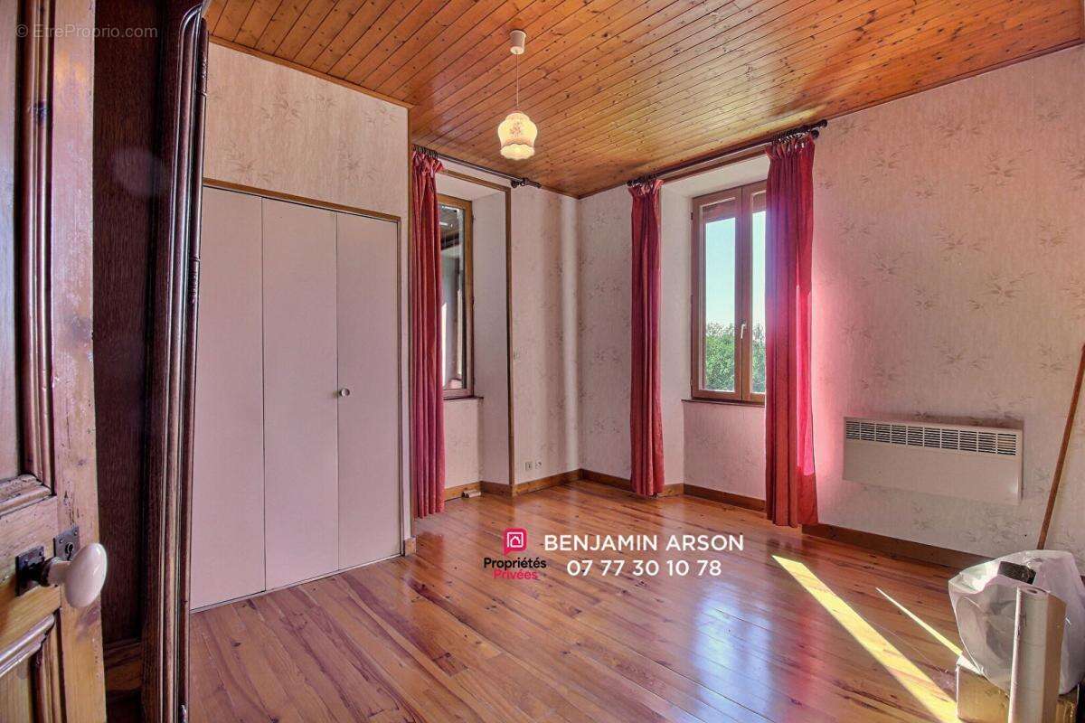 Maison Saint Laurent Du Pont 13 pièces - 8 Chbres - 236 m2 - photo 12