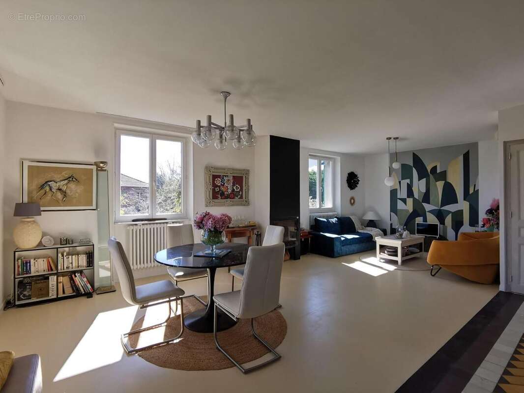   - Maison à SAINT-ETIENNE-DE-FONTBELLON